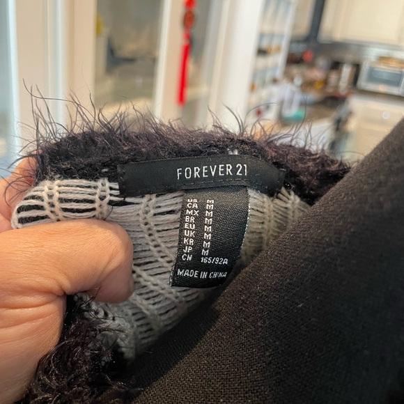 Forever 21 sweater - Picture 2 of 3